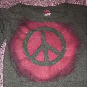 Black and red peace sign printed crew-neck shirt